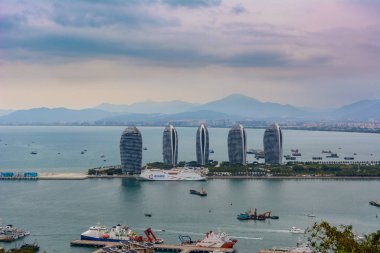 Sanya şehrindeki Phoenix adasının güzel panoramik manzarası