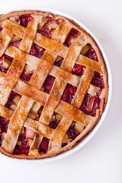 Rhabarberkuchen mit Erdbeeren — Stockfoto