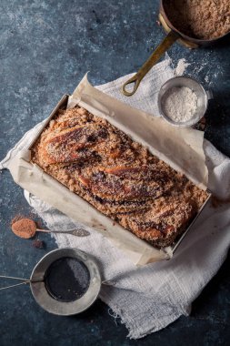 Çikolatalı babka pişirme kapları ile