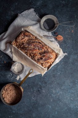 Mutfak eşyaları pişirme ile ev yapımı babka