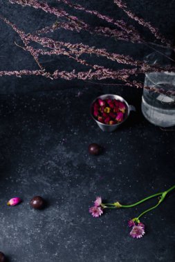 Kurutulmuş ve taze çiçekler