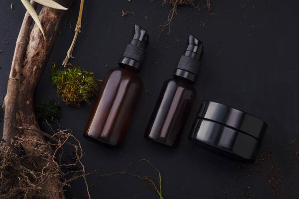 коричневые косметические диспенсеры
