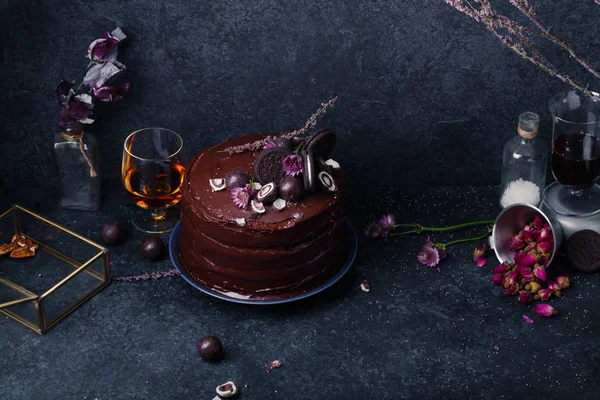 Chocolate cake with ganache cream — Stock Photo, Image