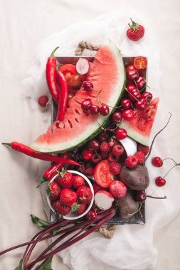 meyve ve sebze tepsi