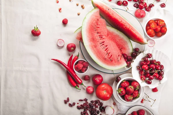 Red fruit and vegetable composition