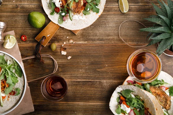 Tacos com lima e azeitonas — Fotografia de Stock