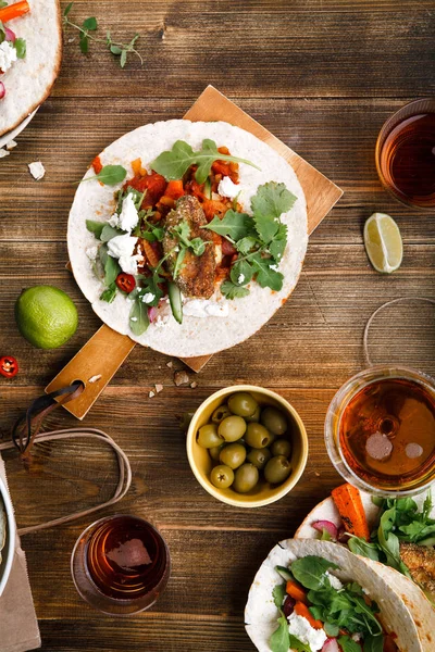 Tacos with avocados, tomatoes and greens — Stock Photo, Image