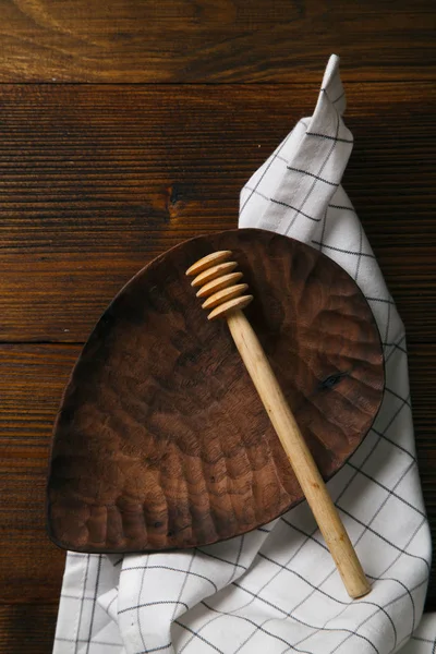 Wooden plate and honey spoon — Stock Photo, Image