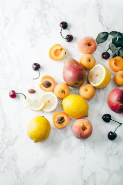 Taze çiğ yaz meyve 