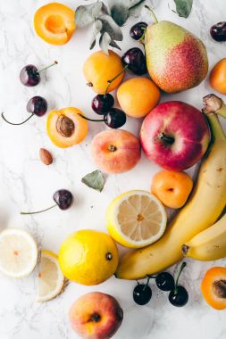 Taze çiğ yaz meyve 