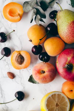 Taze çiğ yaz meyve 