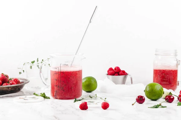 Watermelon and strawberry lemonade — Stock Photo, Image