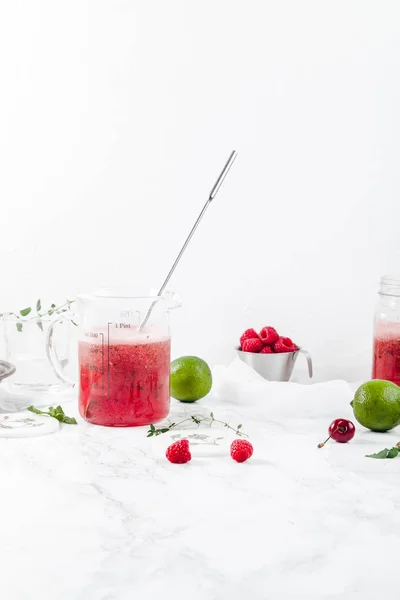 Wassermelone und Erdbeerlimonade — Stockfoto