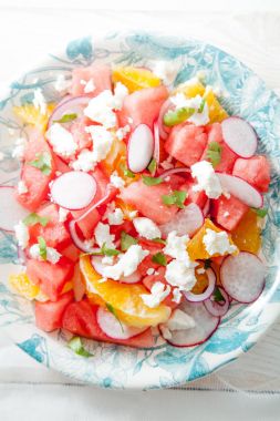 Turuncu, turp ve soğan salatası