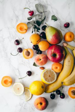 Muz, kayısı, armut ve kiraz