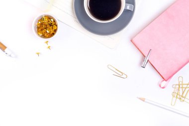 defter, kalem ve kahve