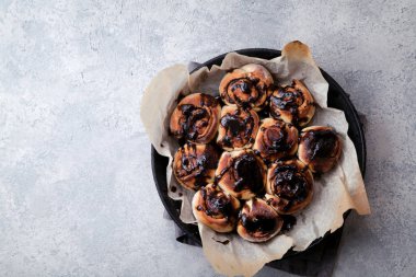Krem çikolata ile Cinnabon buns