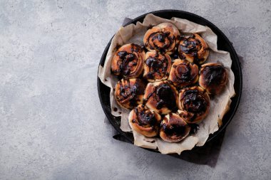 Krem çikolata ile Cinnabon buns