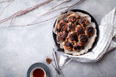 Krem çikolata ile Cinnabon buns