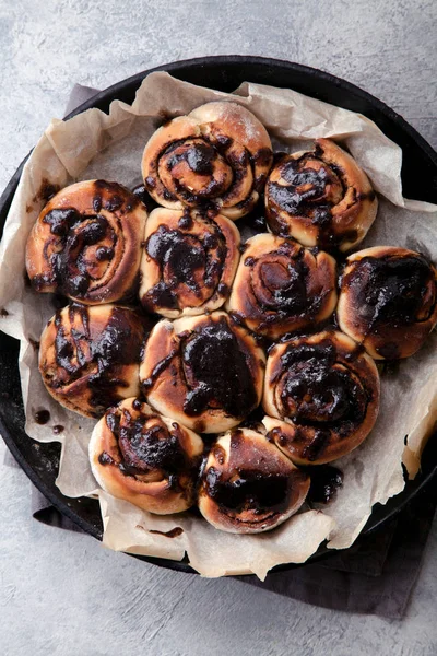 Krem çikolata ile Cinnabon buns