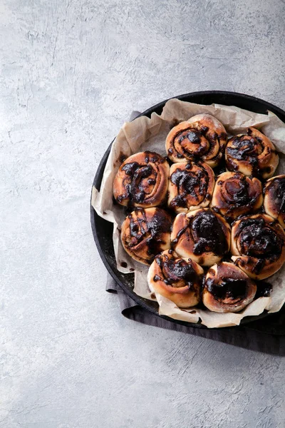 Krem çikolata ile Cinnabon buns
