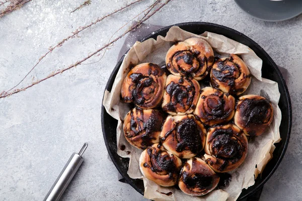 Krem çikolata ile Cinnabon buns