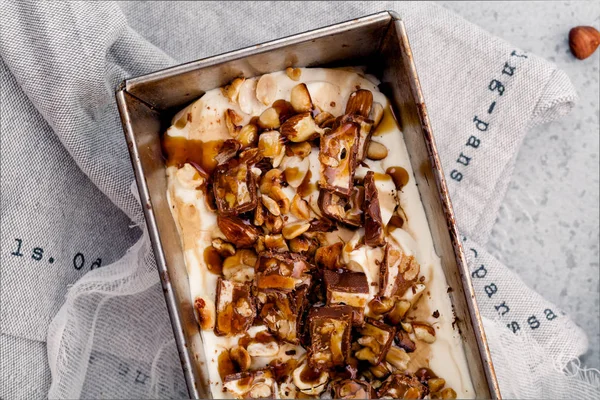 Ice cream with caramel,  fried peanuts — Stock Photo, Image