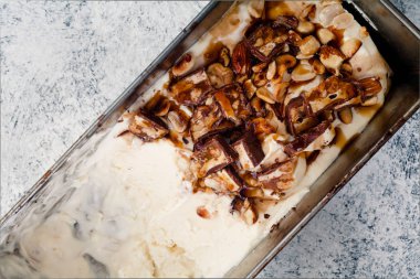 Snickers dondurma 
