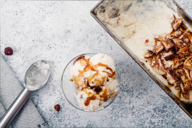 Snickers dondurma cam kase 