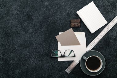 Karanlık rustik bankamatik tarihinde işyeri ile alay et