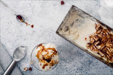 Snickers dondurma cam kase 