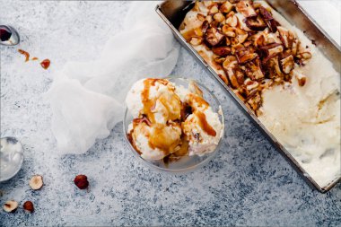 Snickers dondurma cam kase 