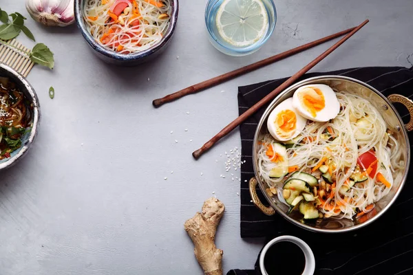 Rice noodles with zucchini and egg — Stock Photo, Image