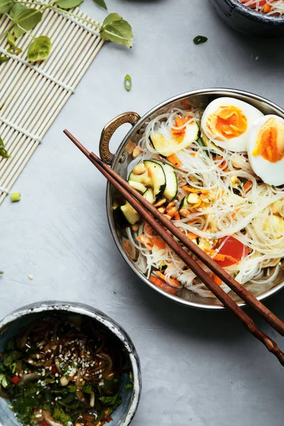 Rice noodles with zucchini and egg — Stock Photo, Image