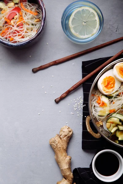 Rice noodles with zucchini and egg — Stock Photo, Image