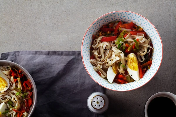 Noodles cooked with vegetables — Stock Photo, Image