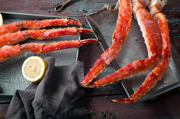 Taze Yengeç pençe metal tepsi