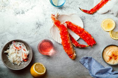 Yengeç falanks aioli sos ile