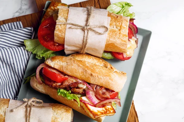 Panino baguette in stile Bahn-mi — Foto Stock