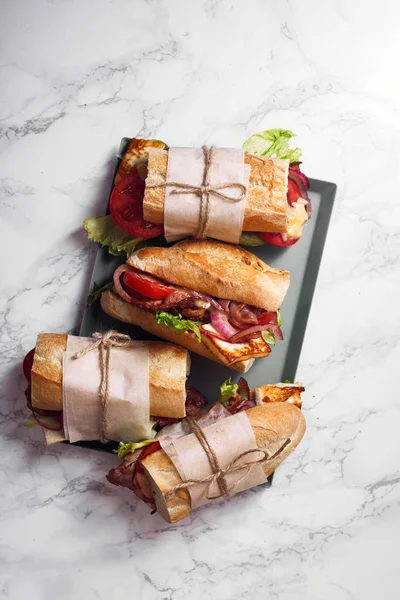 Baguette-Sandwich im Bahn-mi-Stil — Stockfoto