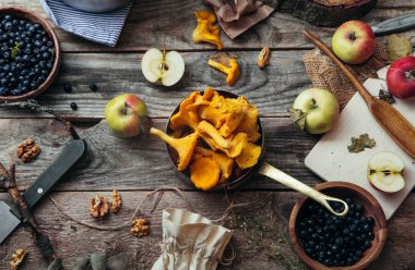 Yaban mersini, elma ve Cantharellus cibarius mantar