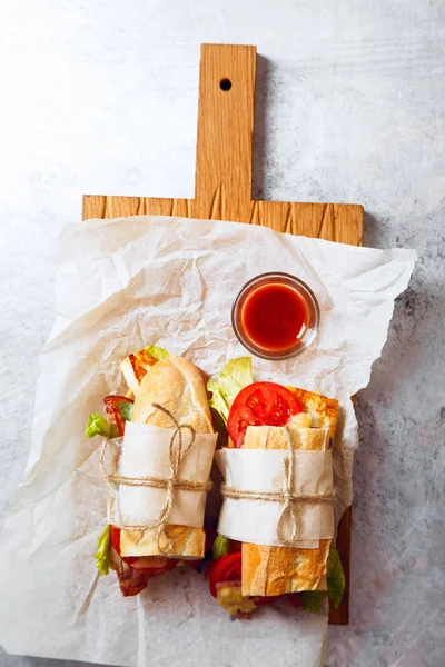 Sanduíche de baguete estilo Bahn-mi — Fotografia de Stock