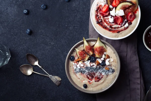 Smoothie bowl with figs and berries