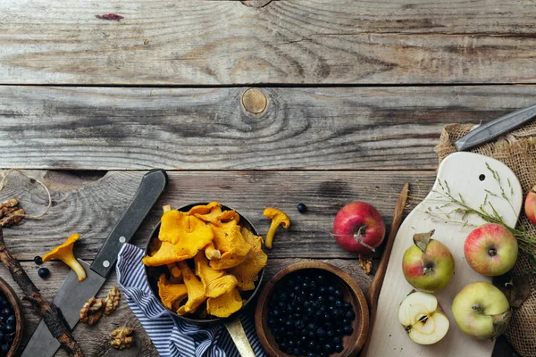 Yaban mersini, elma ve Cantharellus cibarius mantar