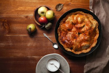 Geleneksel tatlı elma pasta