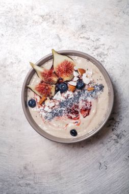 Yaban mersini muz smoothie kase 