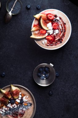 Yaban mersini muz smoothie kase 