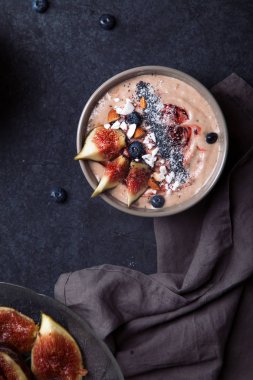 Yaban mersini muz smoothie kase 