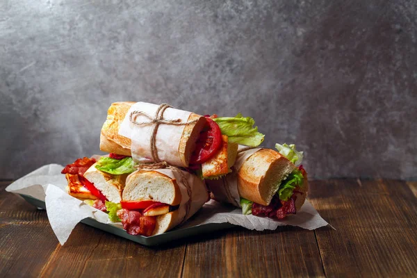 Sanduíches de baguete frescas — Fotografia de Stock