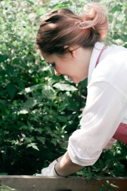  Bayan Garden'da çalışma